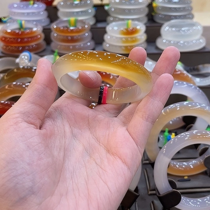 玛瑙/玉髓手镯未镶嵌