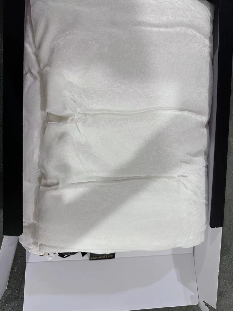 白色高端有机蚕丝被200*230