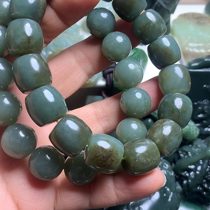 执***着和田玉未镶嵌颈饰