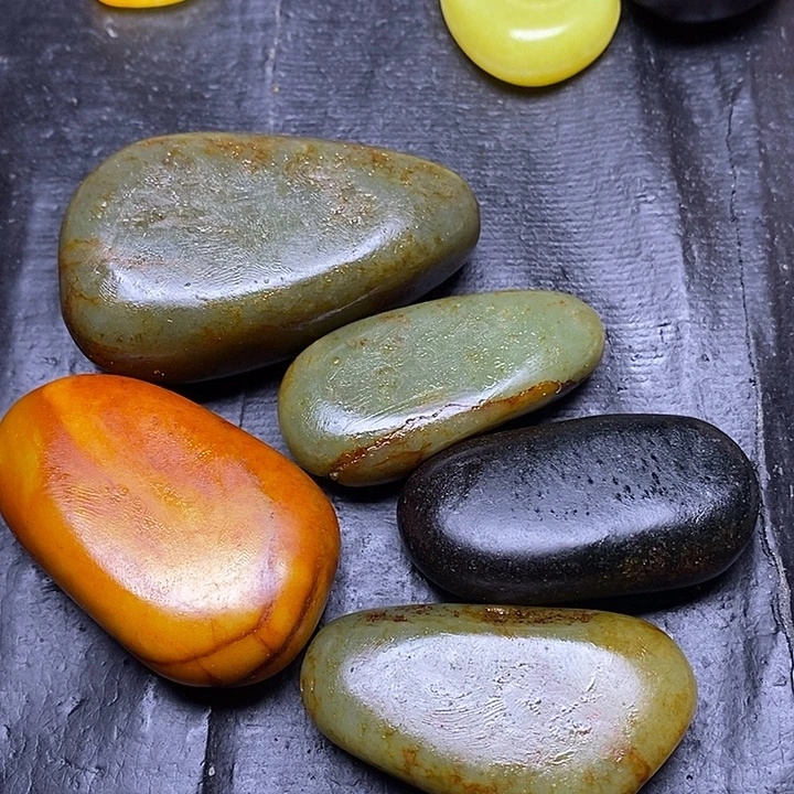 和田玉未镶嵌耳饰