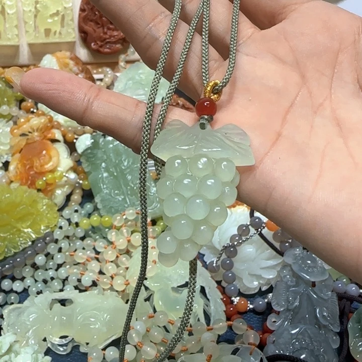 合金蛇纹石玉吊坠