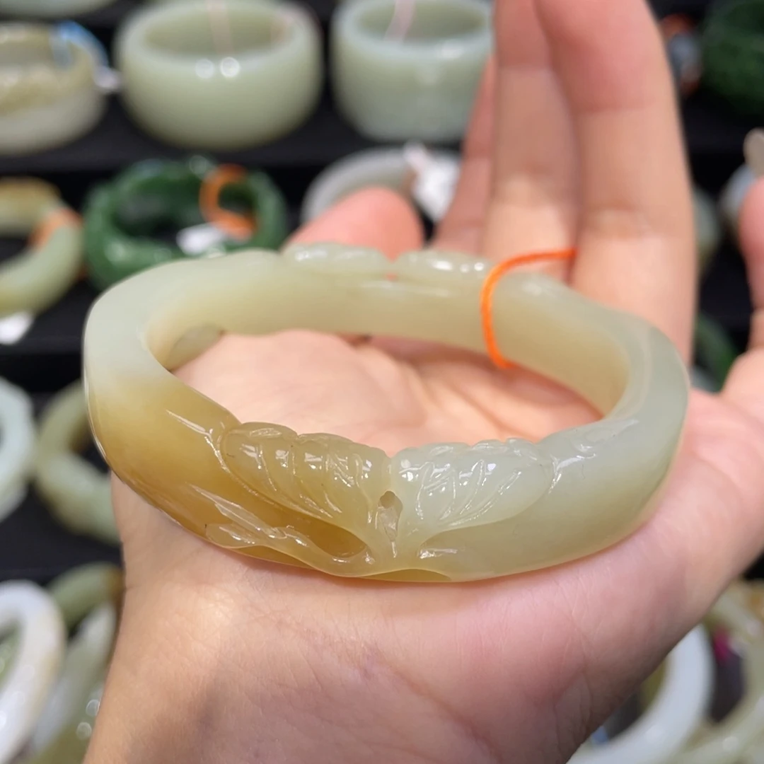 未镶嵌手镯（贵妃镯）和田玉