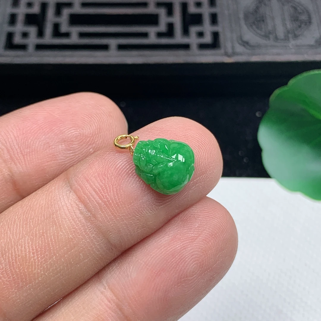 缅甸天然翡翠A货18K金扣精美满绿小貔貅吊坠尺寸10.9*9.7*3.9mm