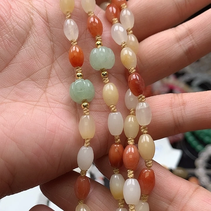 岁***好石英质玉未镶嵌颈饰