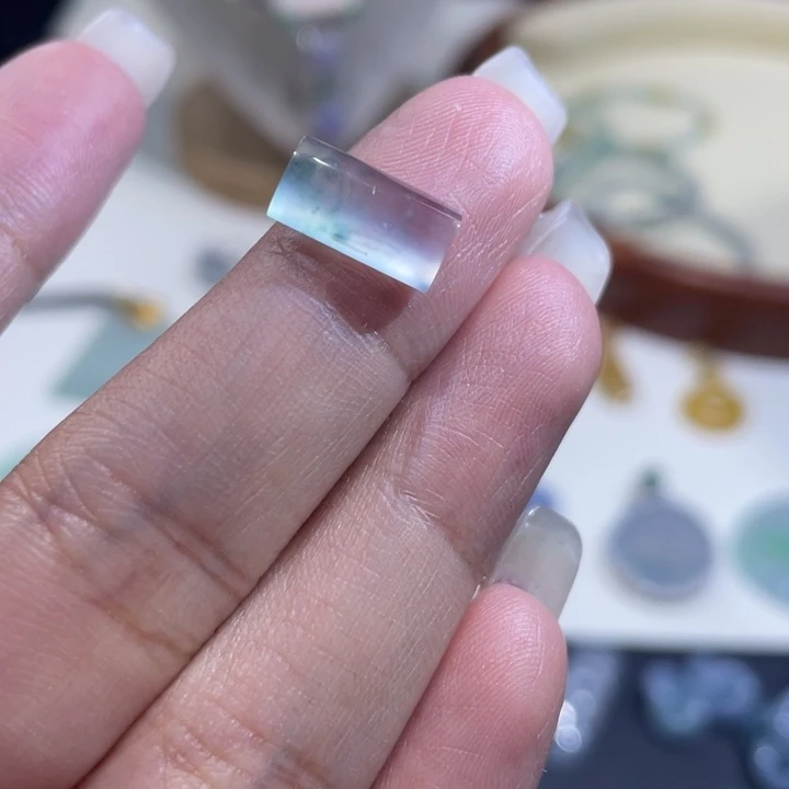 翡翠未镶嵌颈饰马鞍