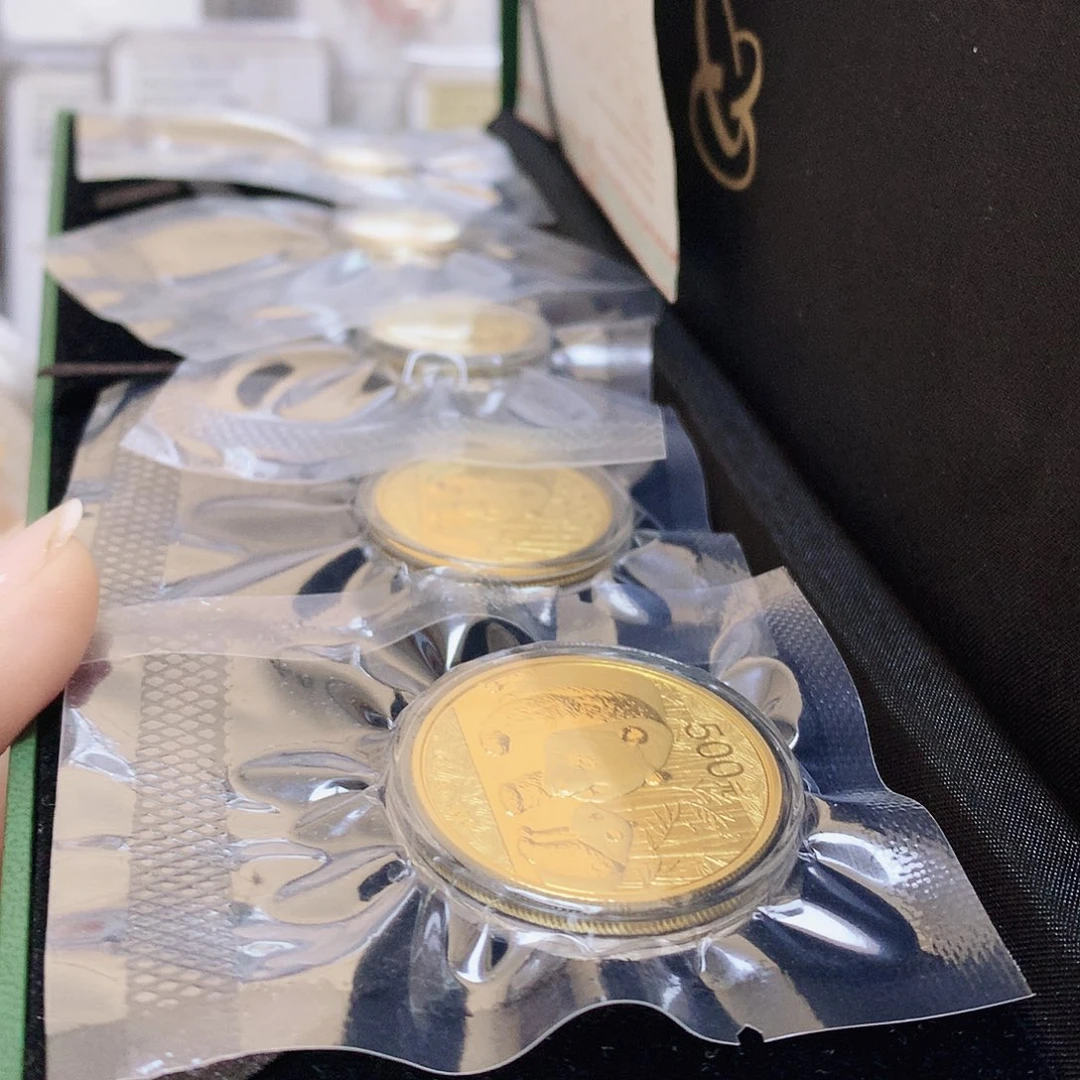 纯金2011年金套猫59克