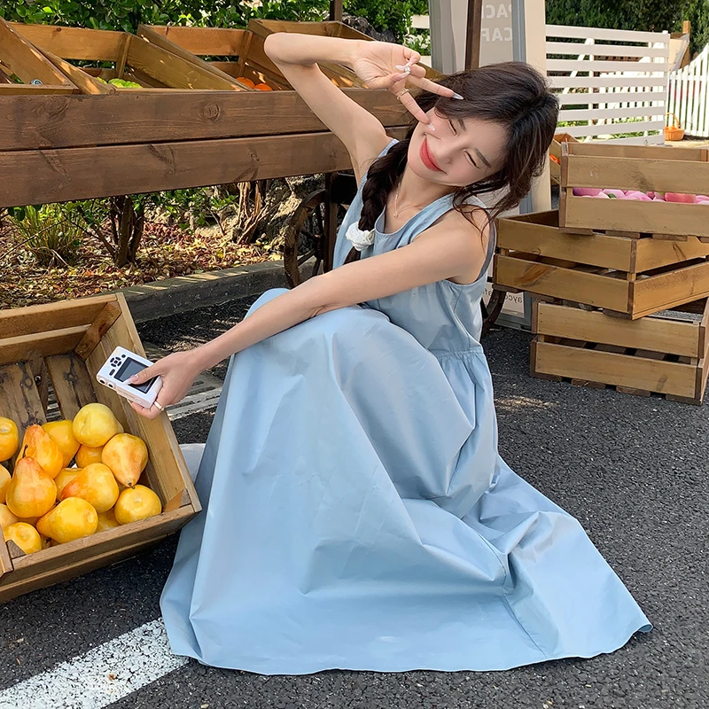 2025夏装新款气质温柔甜美清新海边法式多巴胺蓝色吊带挂脖连