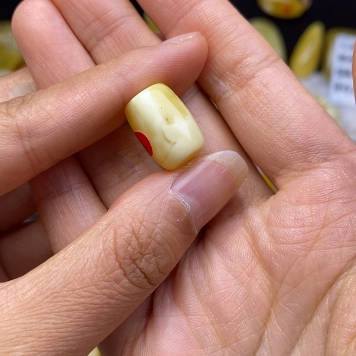 孟***。裸石蜜蜡未镶嵌瑕疵