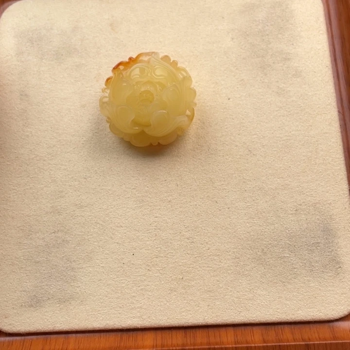 琥珀未镶嵌颈饰好