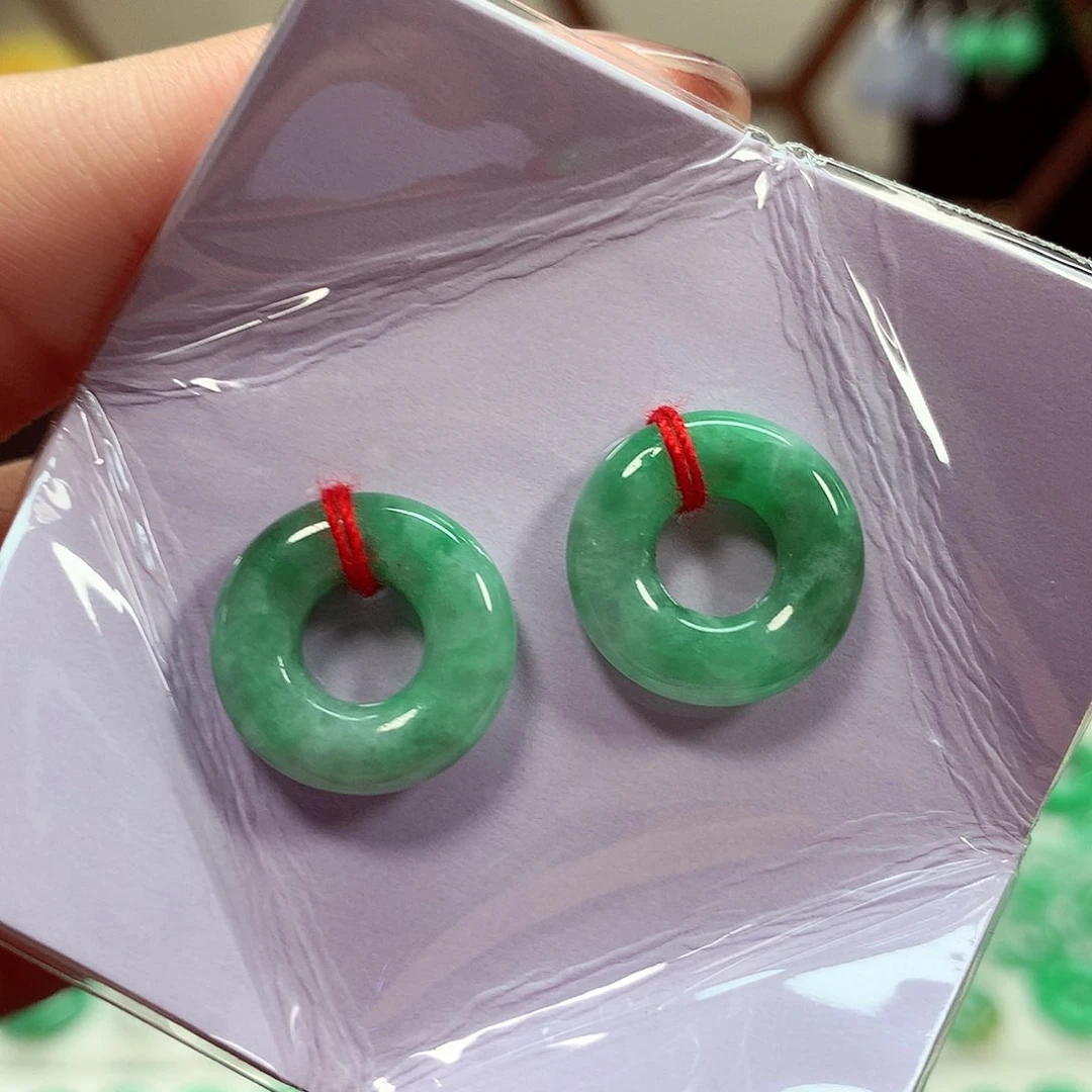 翡翠耳饰未镶嵌天然翡翠