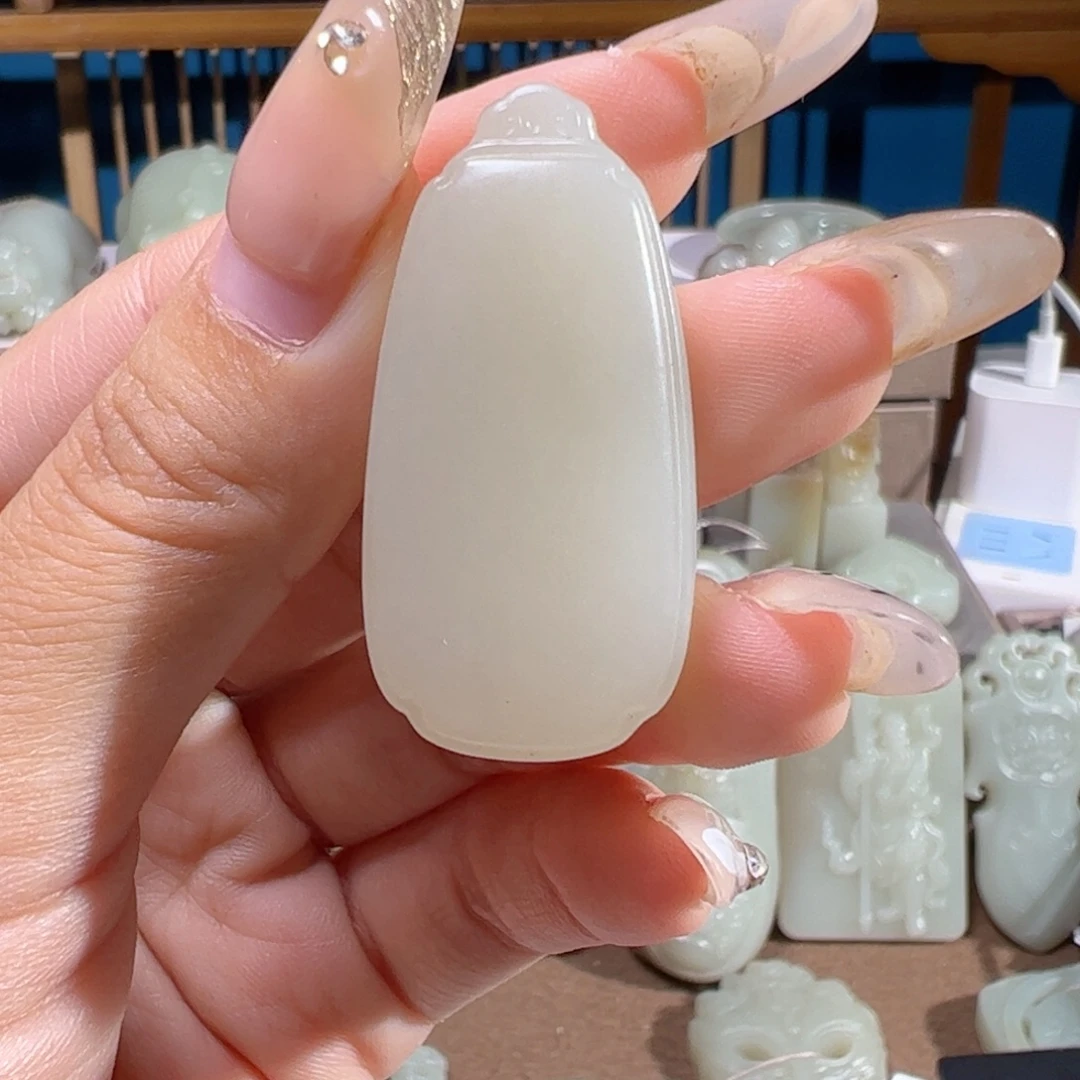 颈饰未镶嵌和田玉（糖玉）