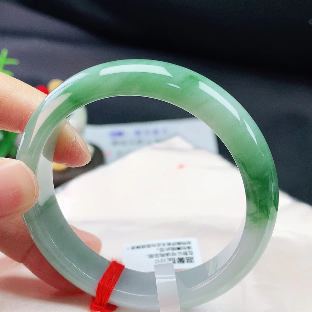 翡翠手镯未镶嵌53圈