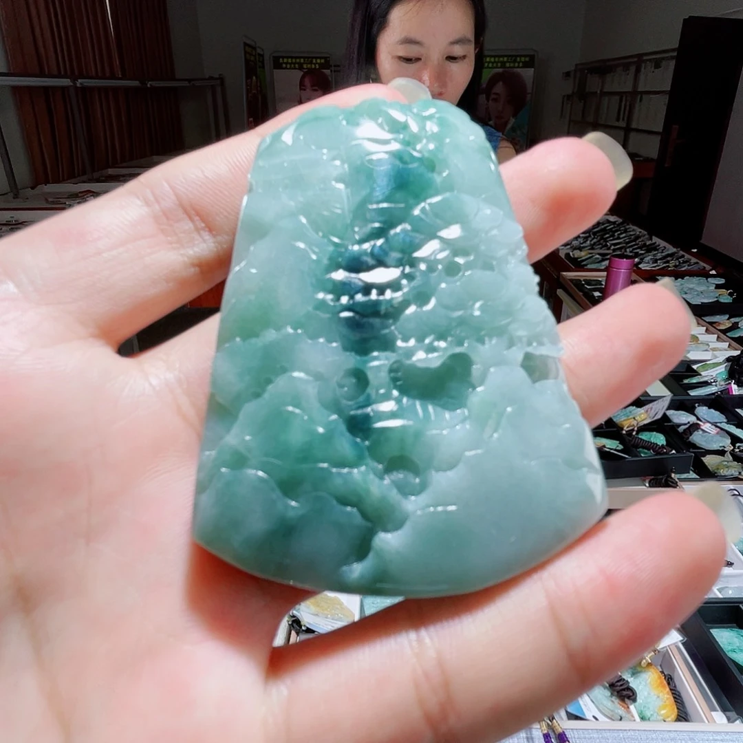 翡翠未镶嵌颈饰一