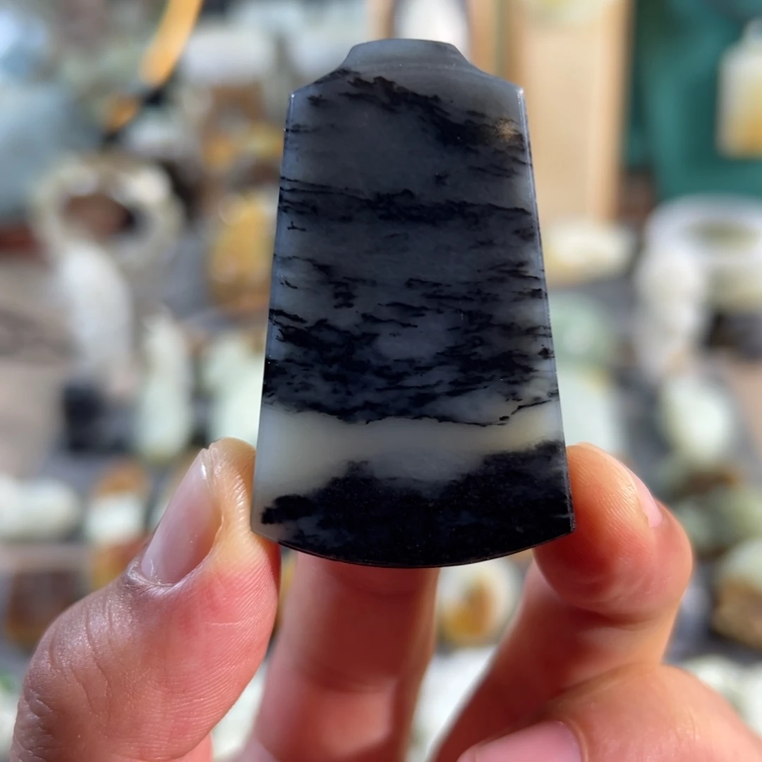 和田玉未镶嵌颈饰新疆料