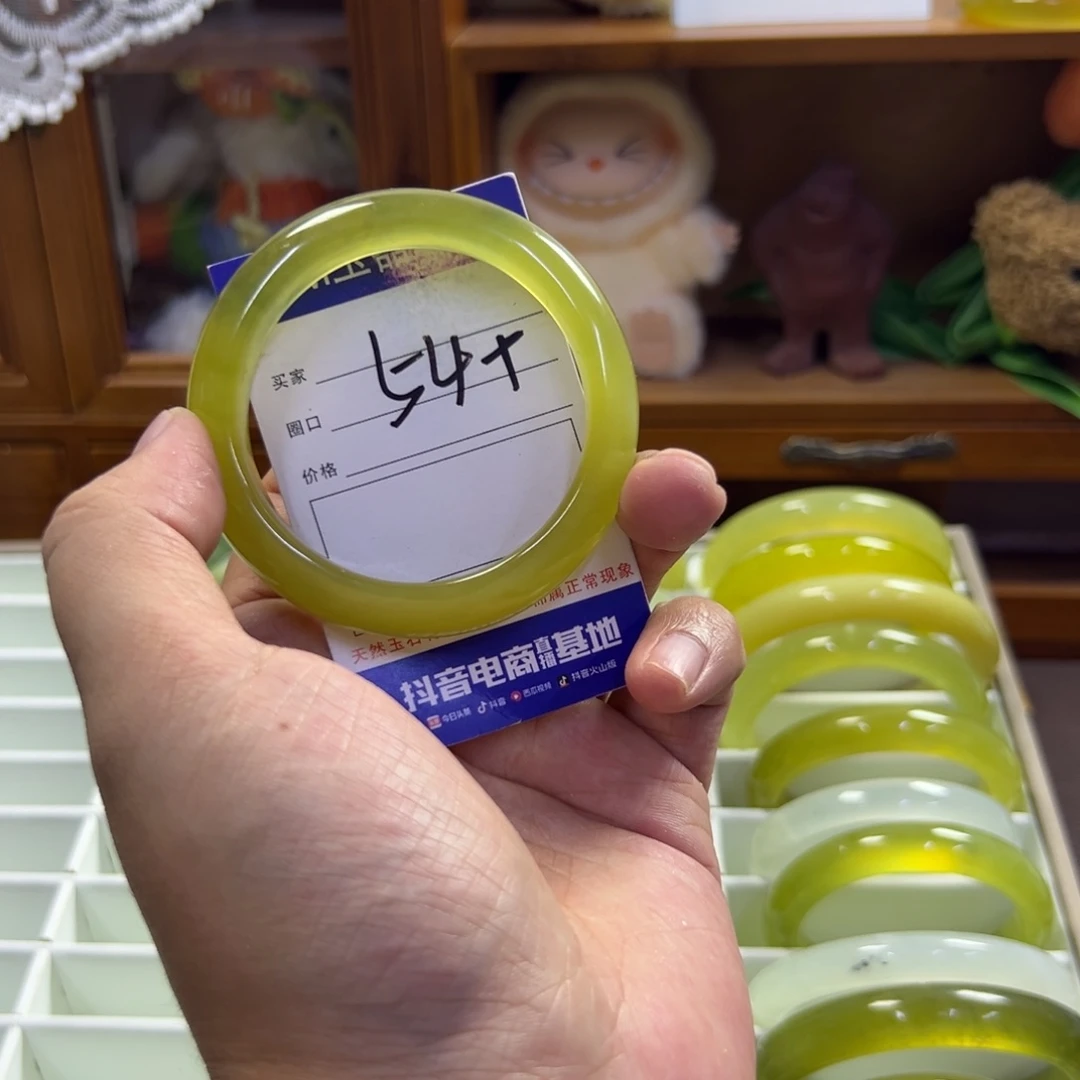 蛇纹石玉未镶嵌手镯300