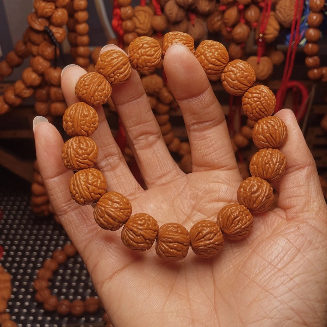 木质类龙纹桃枭挂件