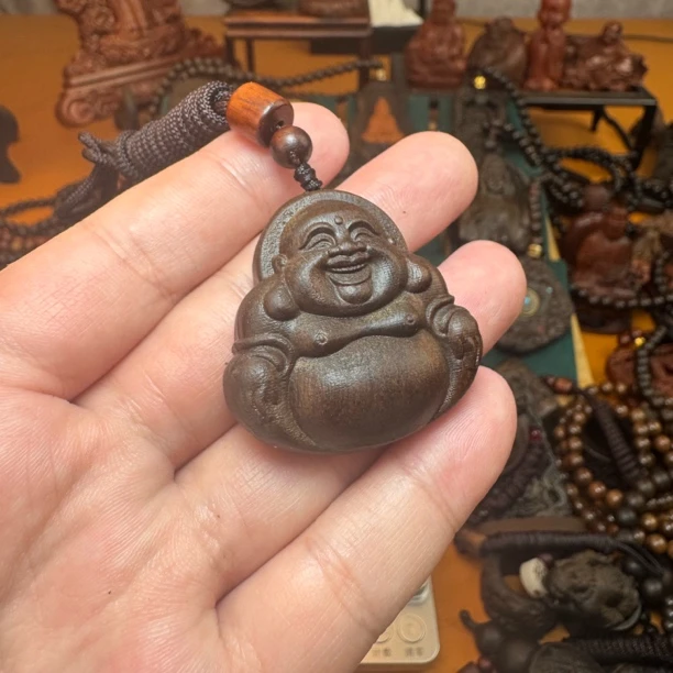 沉香木雕佛公吊坠-绳子款越南木雕双面精工雕刻挂件
