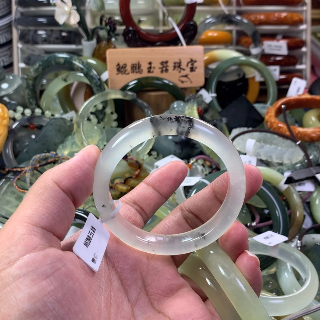 蛇纹石玉手镯未镶嵌聪**点