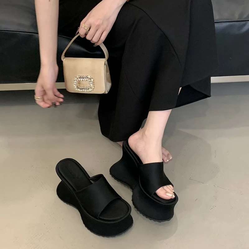 显腿长厚底凉拖鞋女夏季新款小个子增高百搭松糕坡跟11cm高跟凉鞋