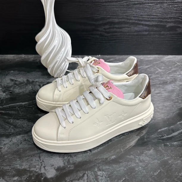 99新 LouisVuitton/路易威登 38码/白色浮雕logo板鞋