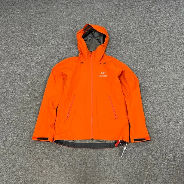 99新 ARC'TERYX/始祖鸟 始祖鸟 BETA LT 连帽冲锋衣M码