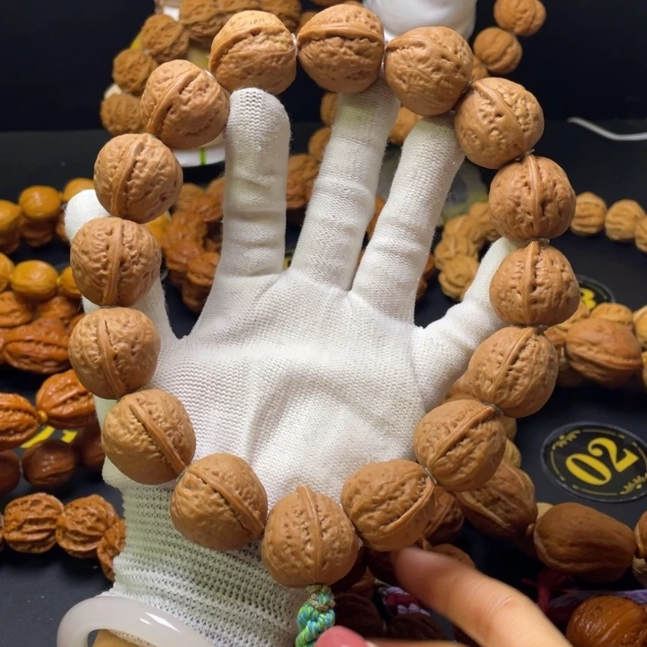 文玩核桃手串光头