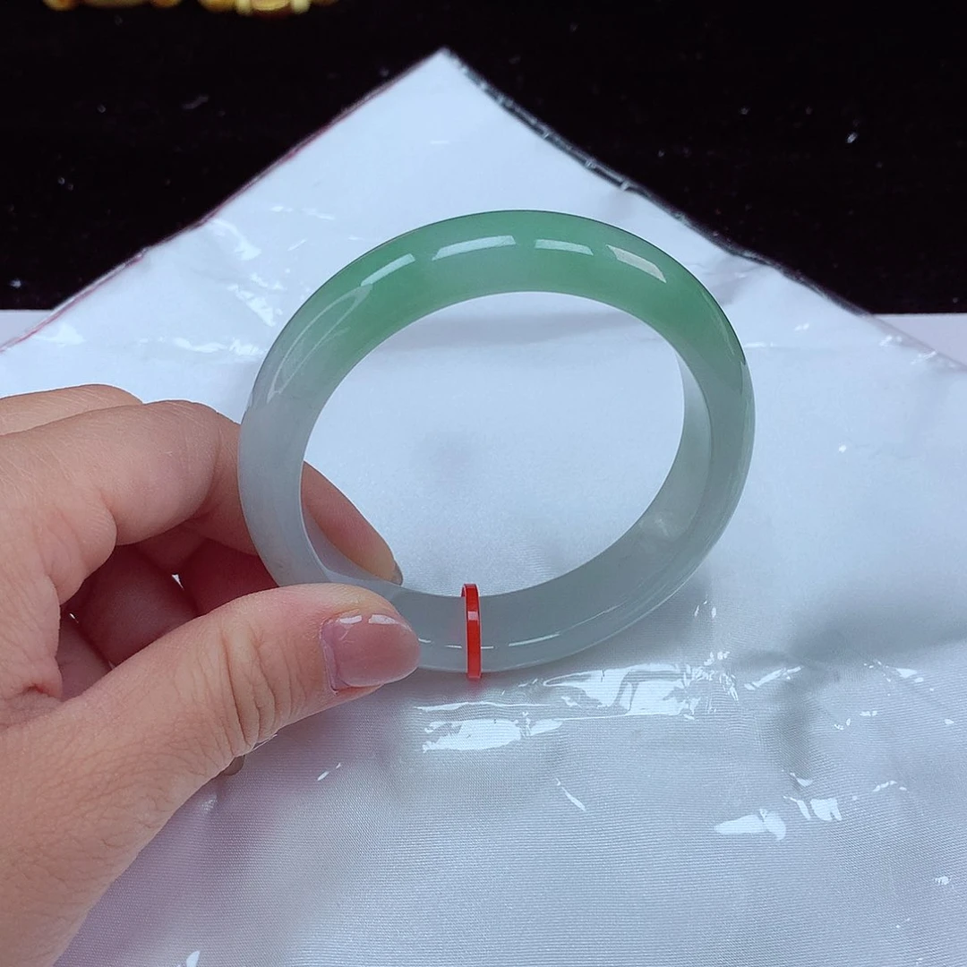 翡翠手镯未镶嵌圈口57