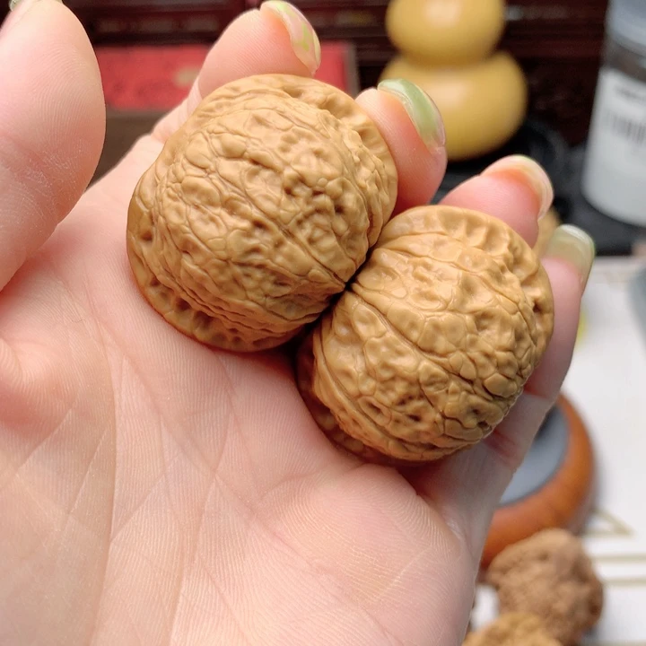 文玩核桃吊坠夜明珠。 6号