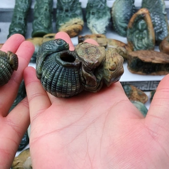 未镶嵌岫岩河磨玉（透闪石质玉）把件