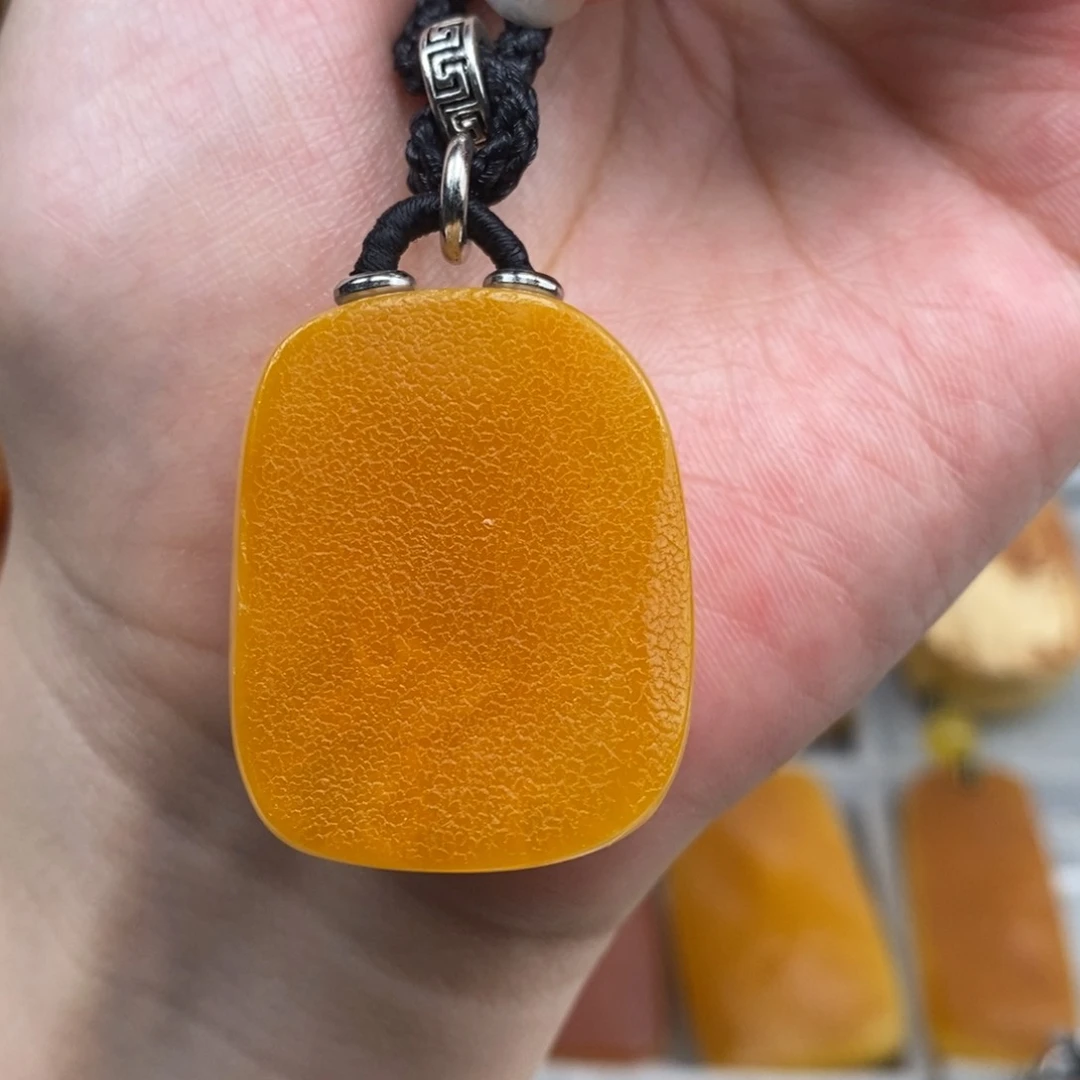 未镶嵌吊坠(赠链)琥珀