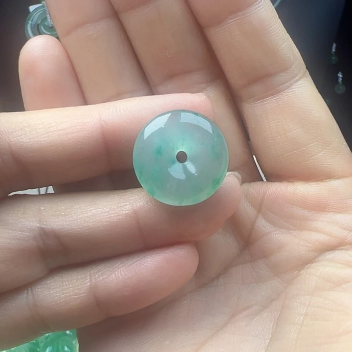 淡***蓝石英质玉银S925镀金镶嵌颈饰