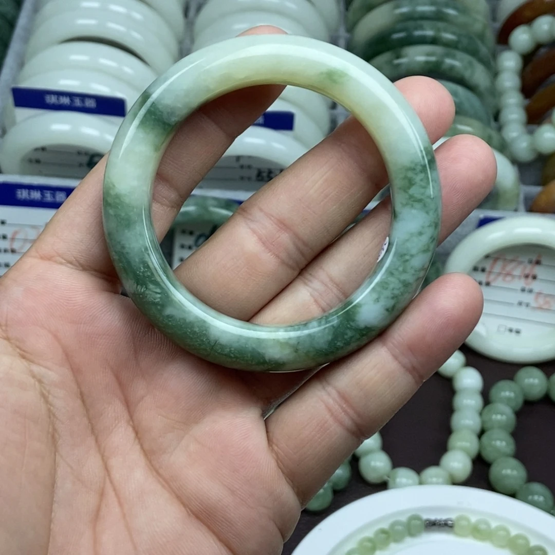我***字蛇纹石玉未镶嵌手镯