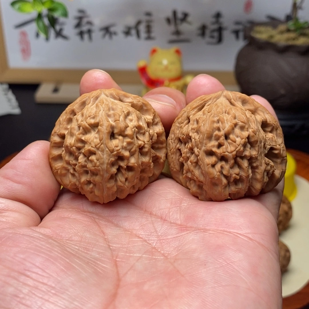 文玩核桃把件全品白狮子球白43