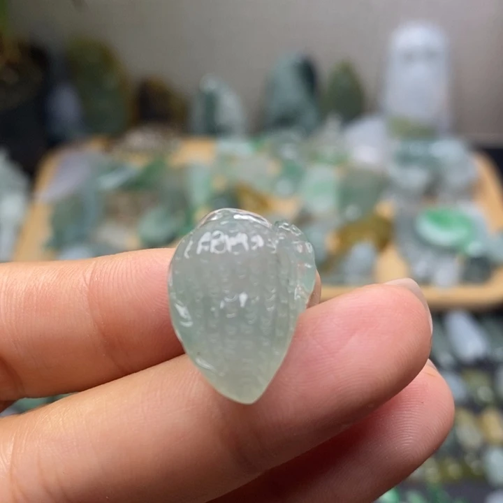 翡翠未镶嵌颈饰好事发生