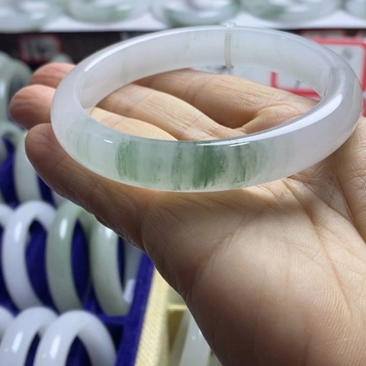 石英质玉（天山翠）未镶嵌手镯