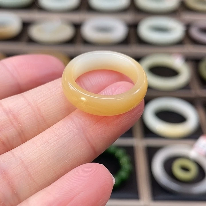 和田玉未镶嵌戒圈