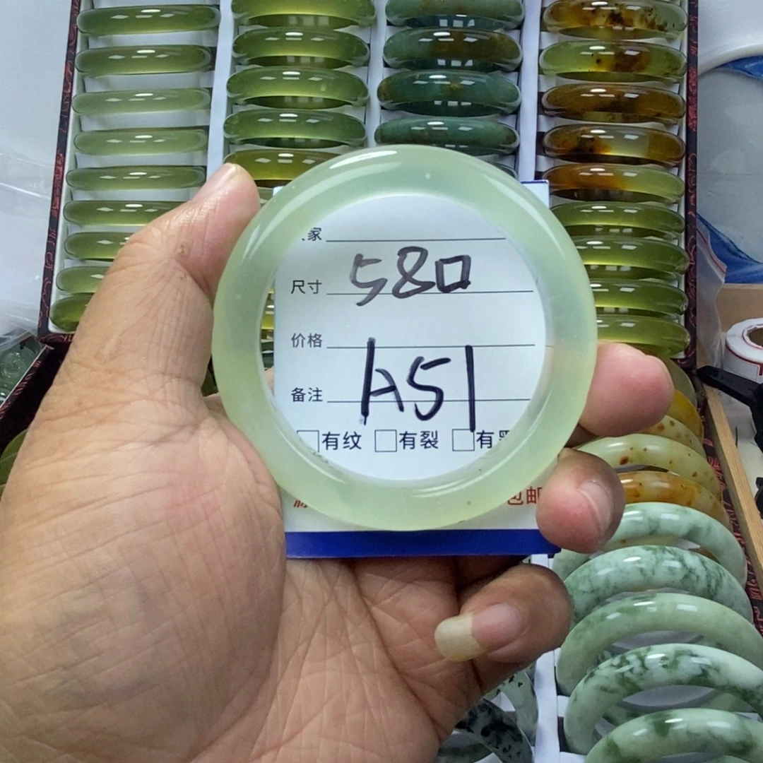 蛇纹石玉未镶嵌手镯