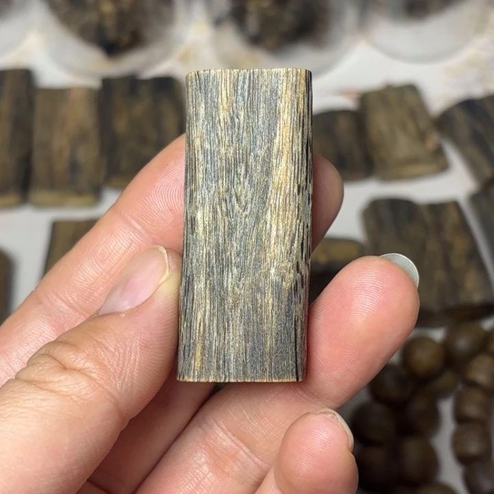 沉香手串漳****n奇楠沉香素牌牌子9.5克