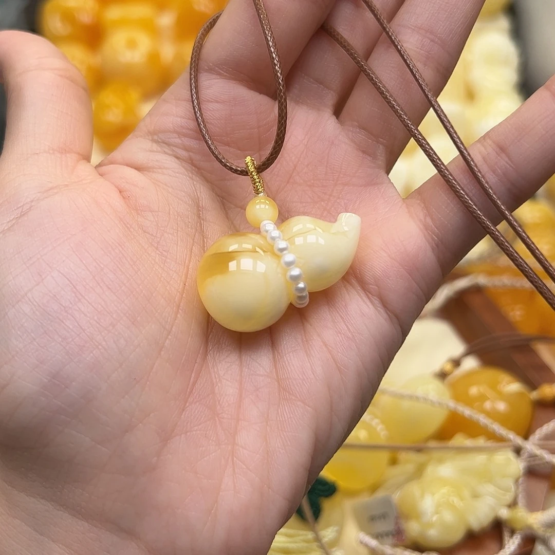 琥珀未镶嵌颈饰蜜蜡