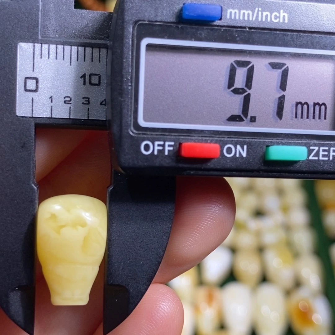 蜜蜡未镶嵌裸石配饰