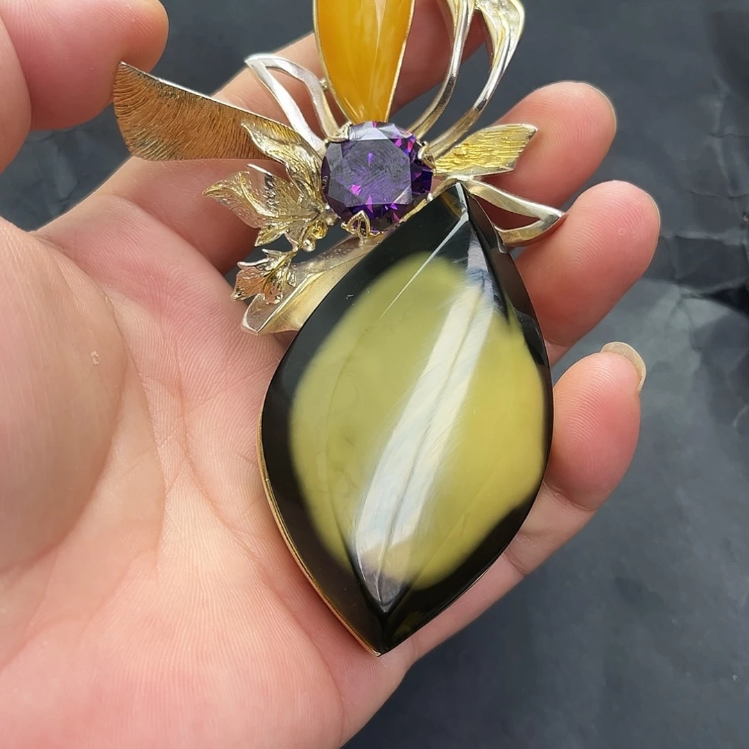 琥珀未镶嵌裸石吊坠