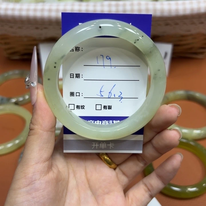 未镶嵌岫玉手镯天然