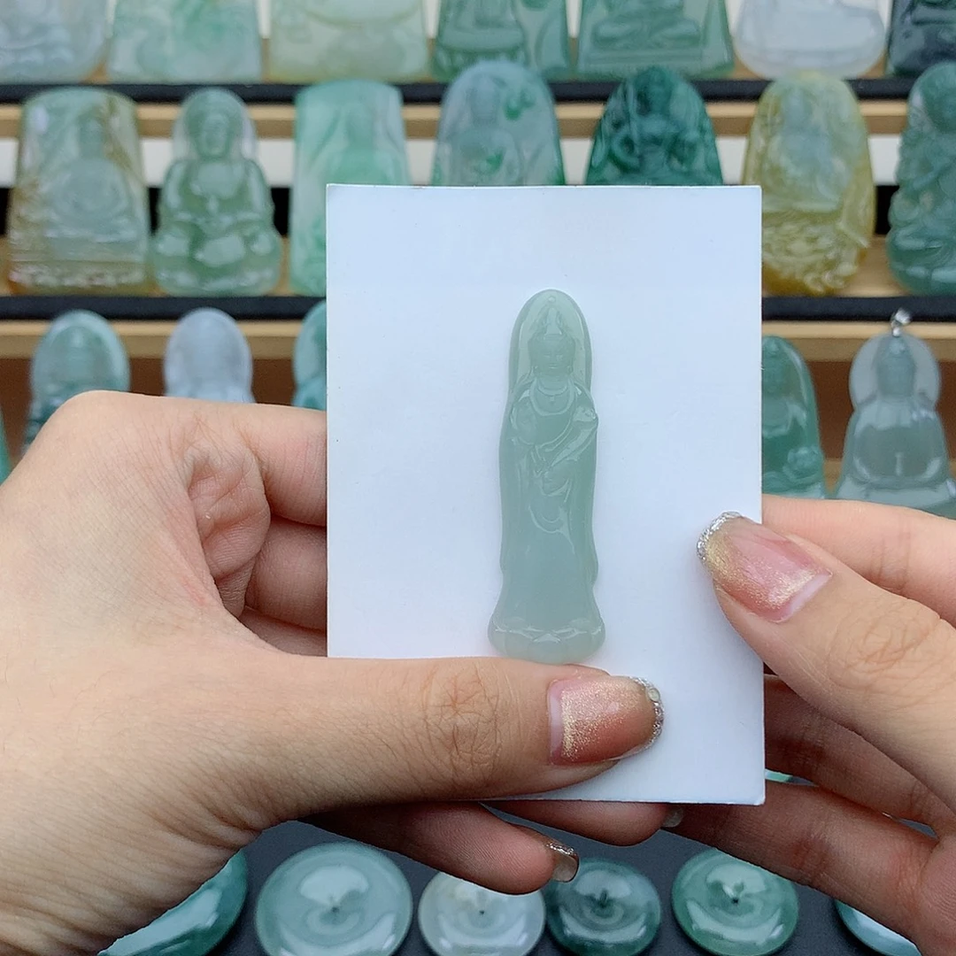 翡翠未镶嵌颈饰观音