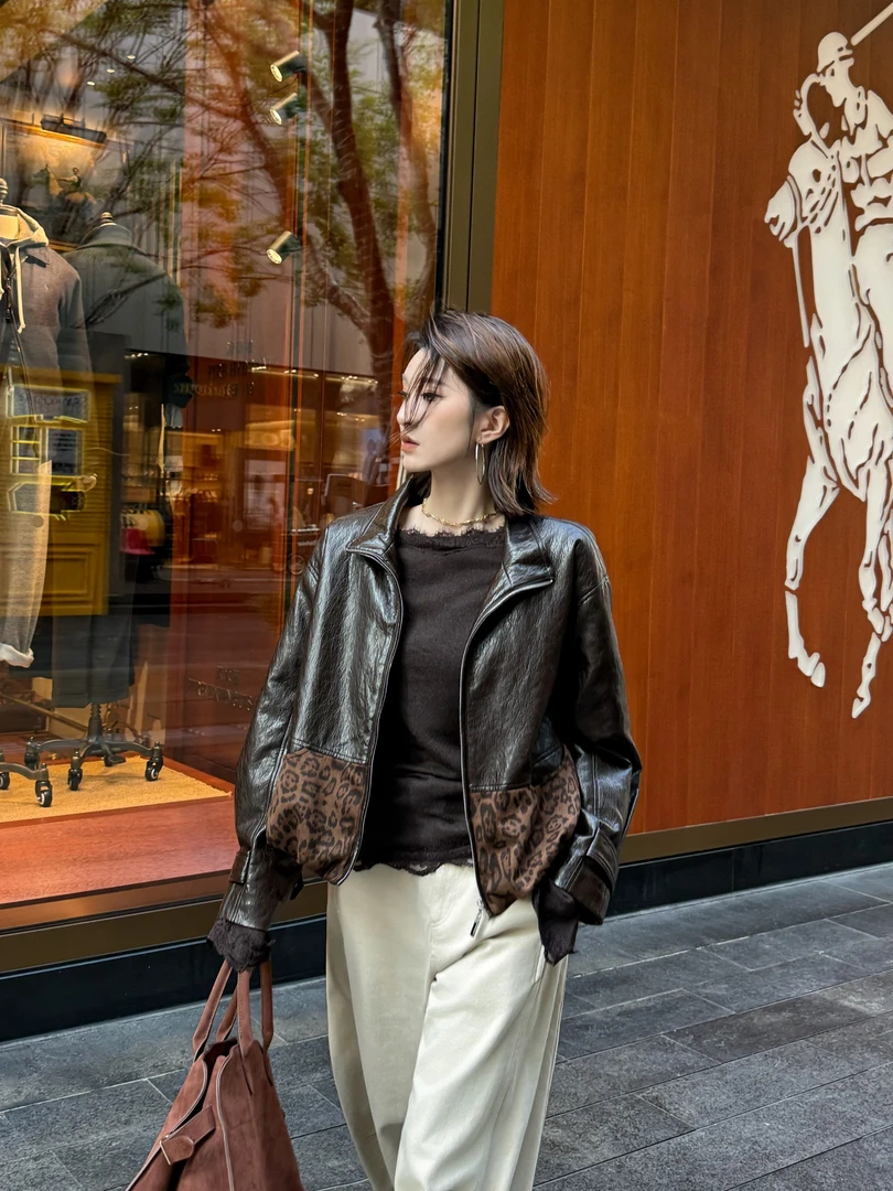 52351咖色重磅质感拼豹纹时尚设计皮外套