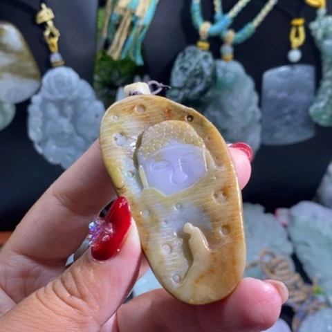 【闪购商品】颈饰未镶嵌翡翠佛