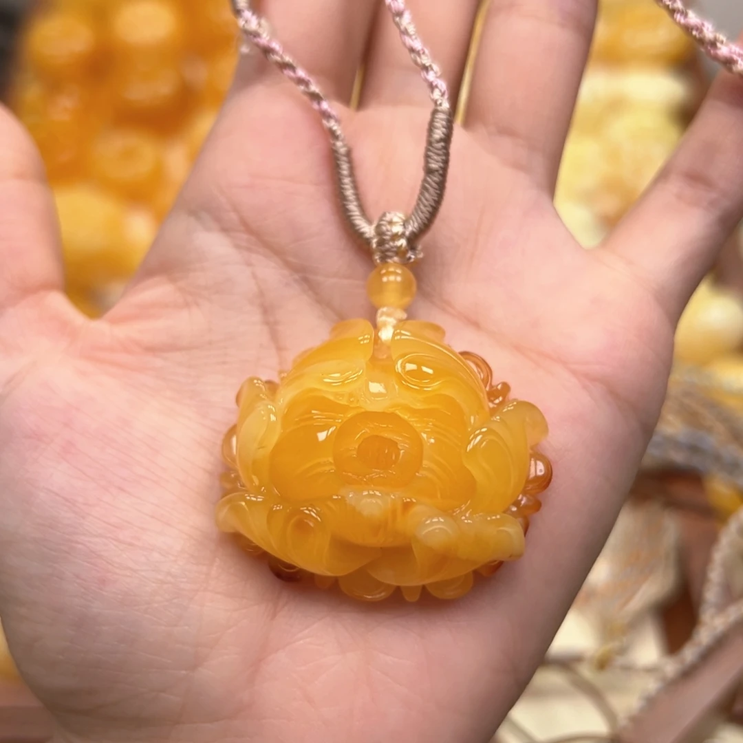 琥珀未镶嵌颈饰蜜蜡