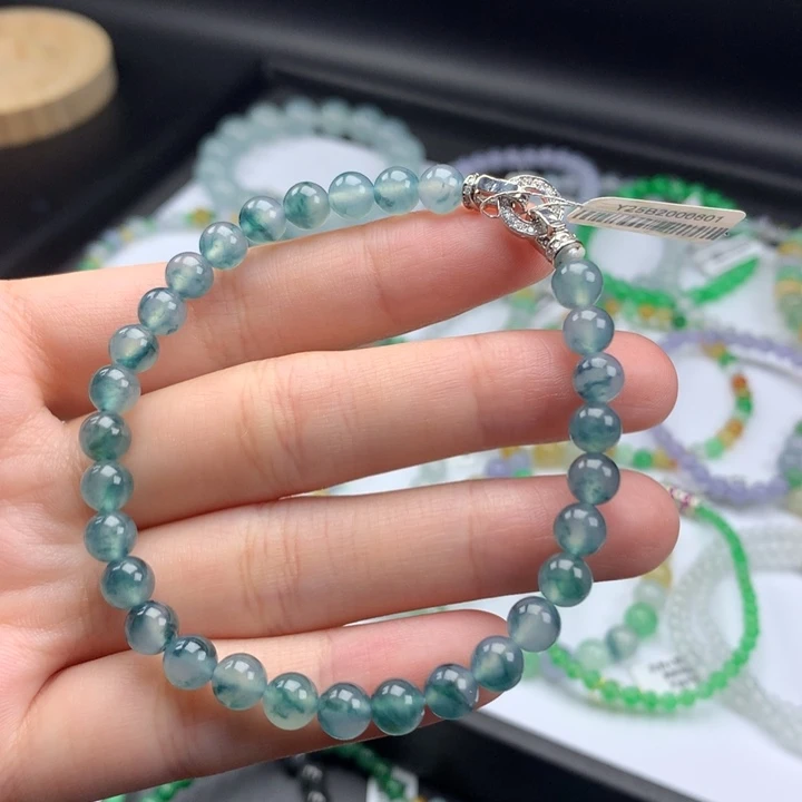 翡翠手镯未镶嵌翡翠