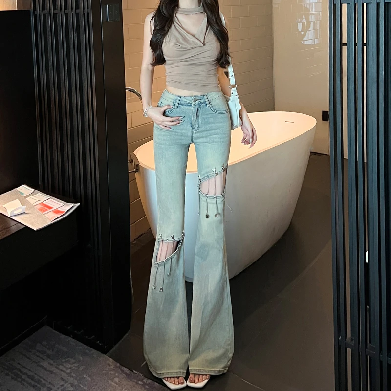 浅蓝色破洞镂空重工链条微喇叭牛仔裤女秋薄款2025新款中高腰显瘦