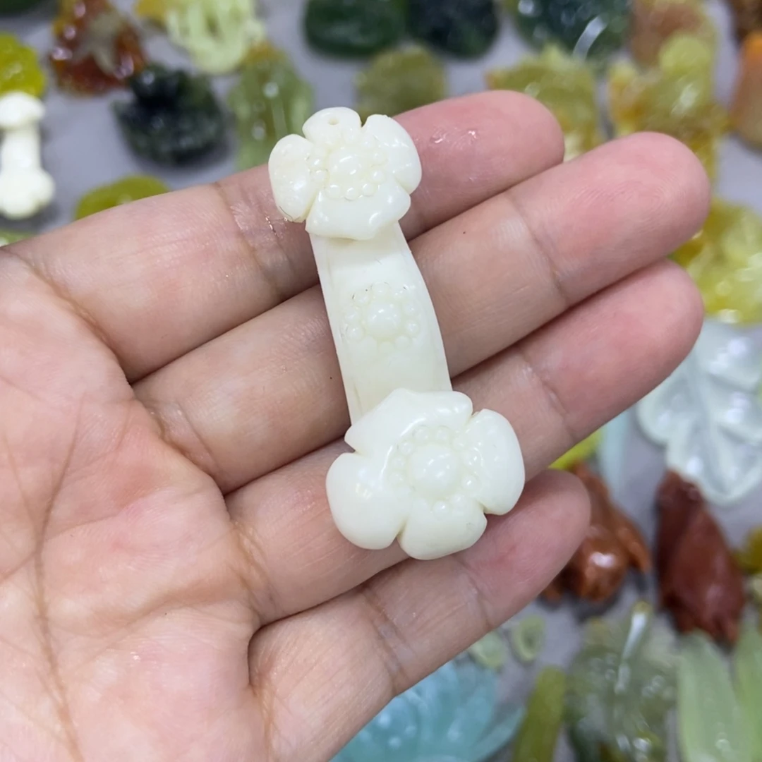未镶嵌蛇纹石玉挂件