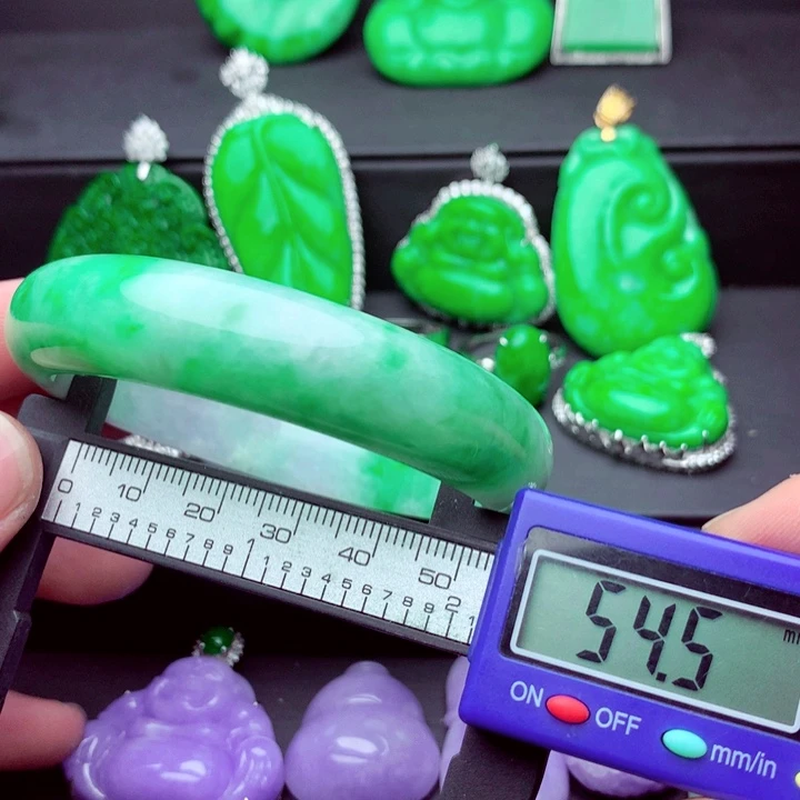 翡翠未镶嵌手镯A货